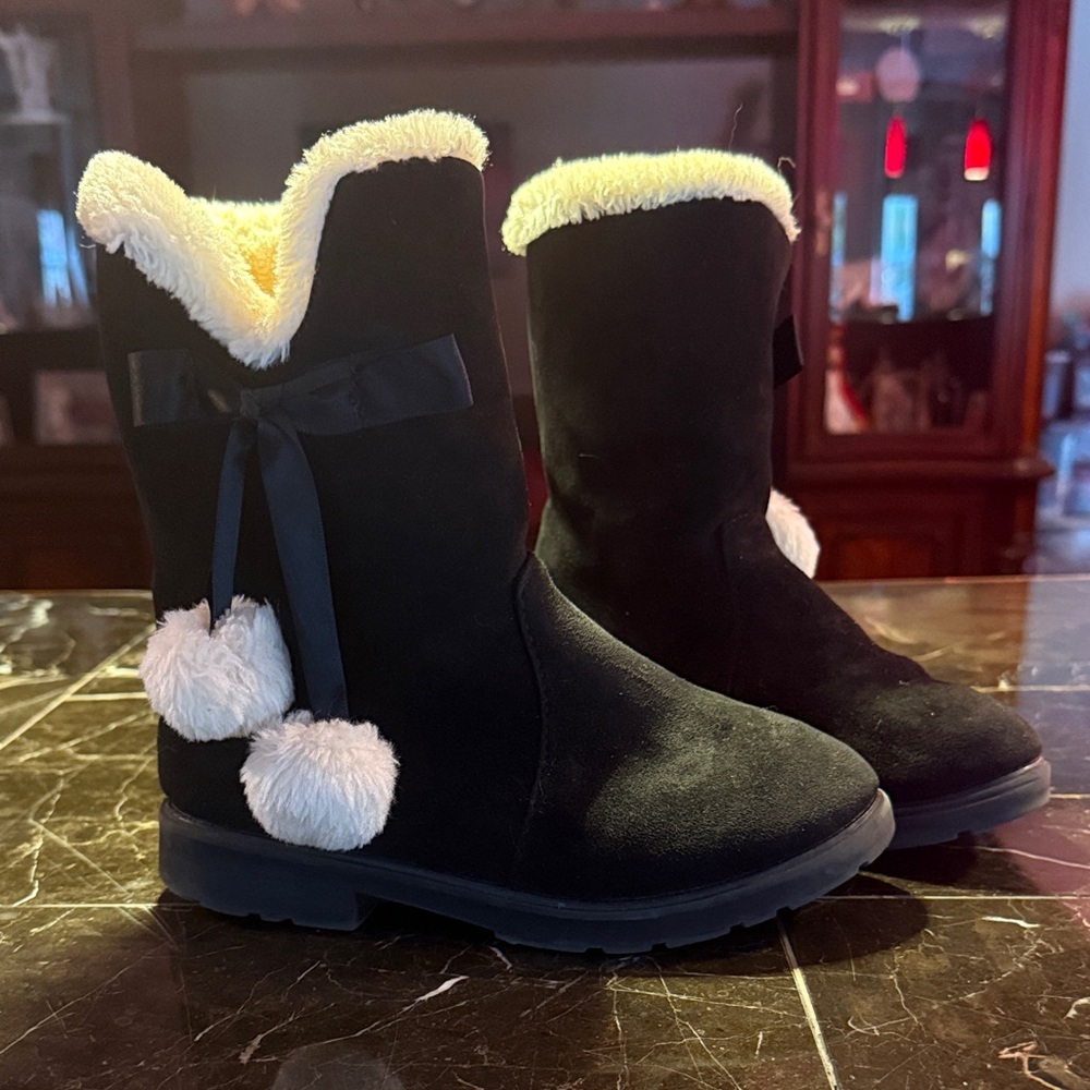 Girls size 3 (35) black boots with faux fur trim and bows with pompoms